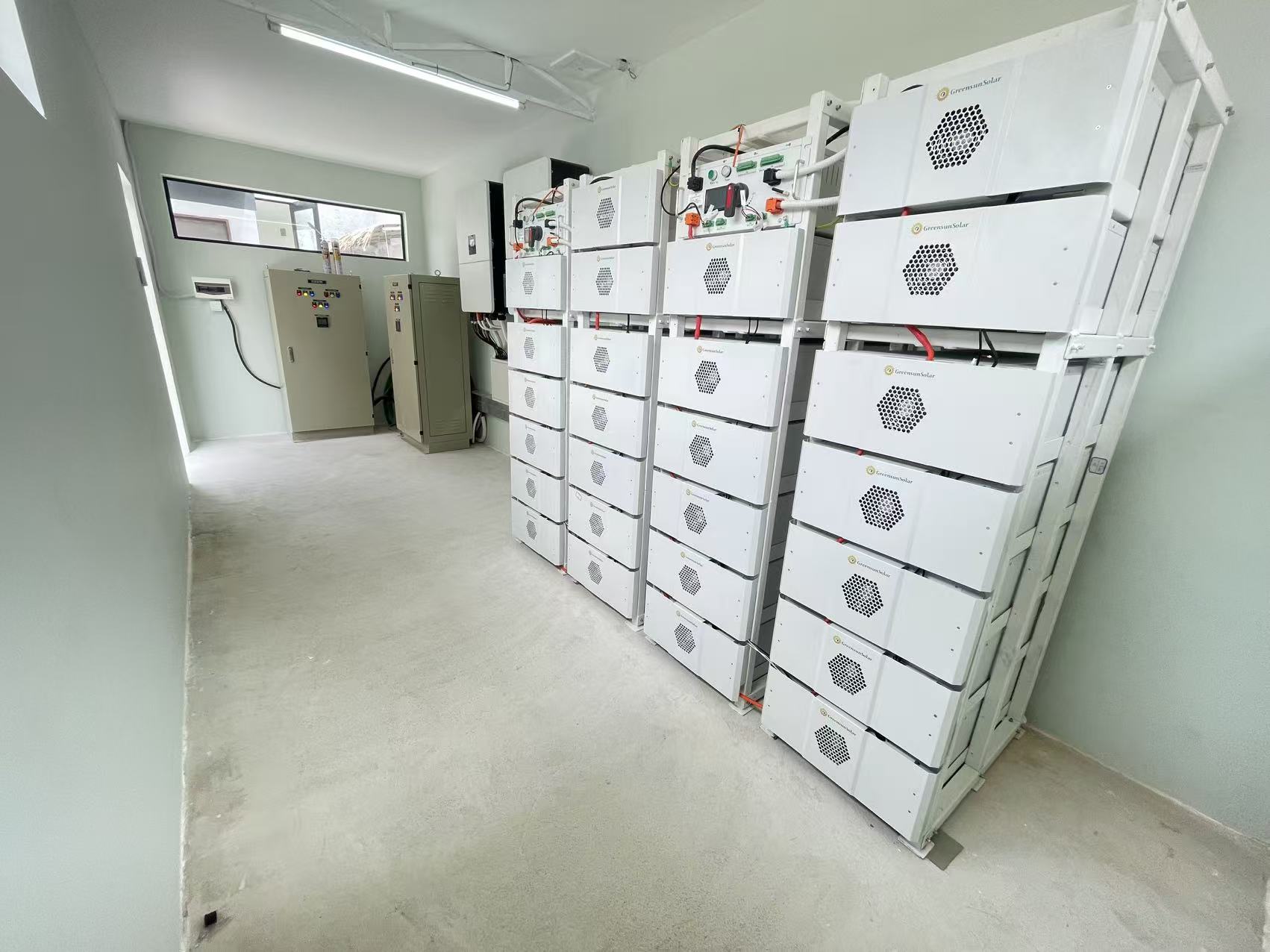 太陽光発電ハイブリッドシステムDeye 80kw出力、241 - Renewable Energy Bess のレビューと価格